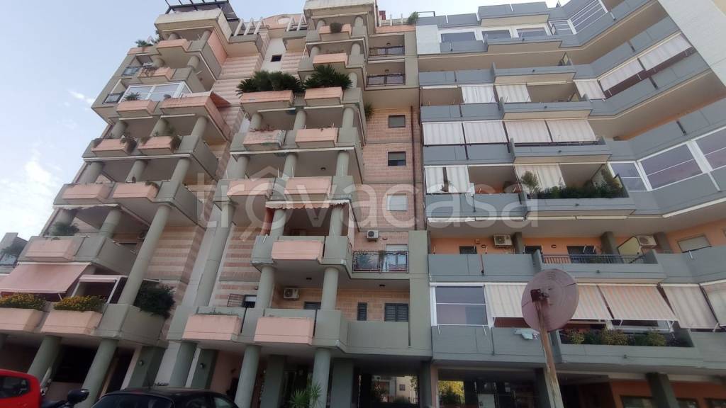 Appartamento in vendita a Bari via Antonio De Curtis, 8