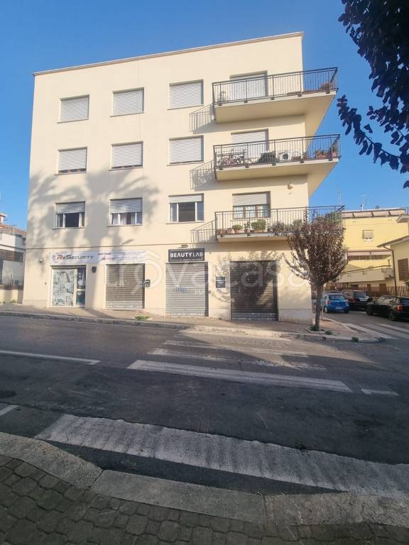 Appartamento in vendita ad Aprilia via Guglielmo Andreoni, 1
