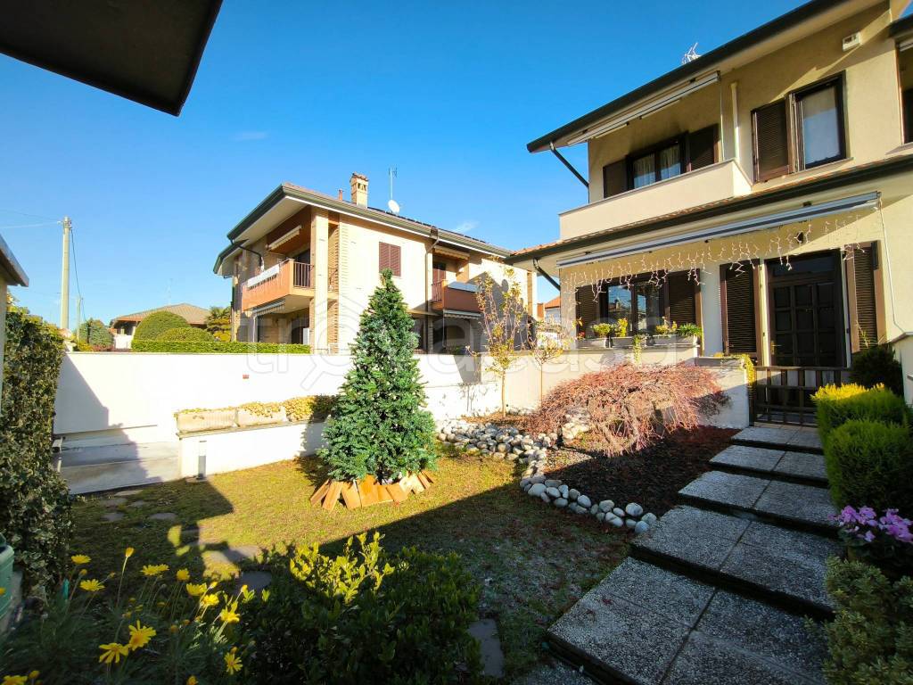 Villa a Schiera in vendita a Cesano Maderno via Tonale, 19