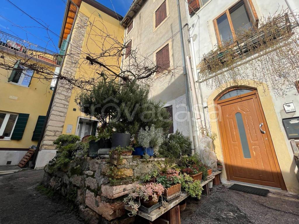 Casa Indipendente in vendita a Verona piazza San Valentino