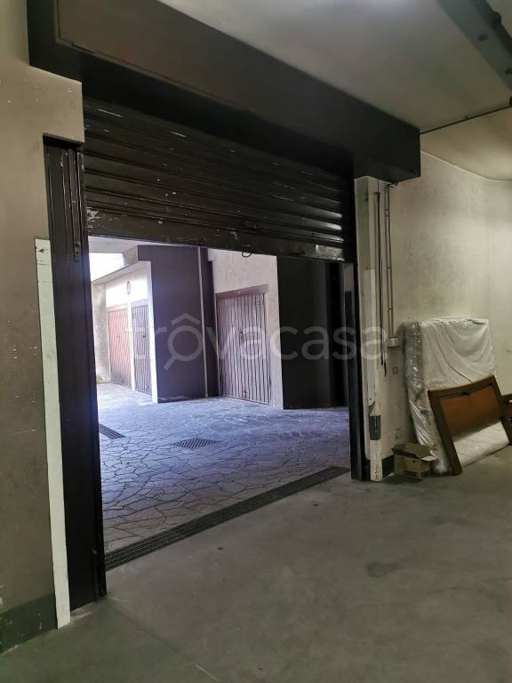 Magazzino in vendita a Monza via Giovanni Paisiello, 29