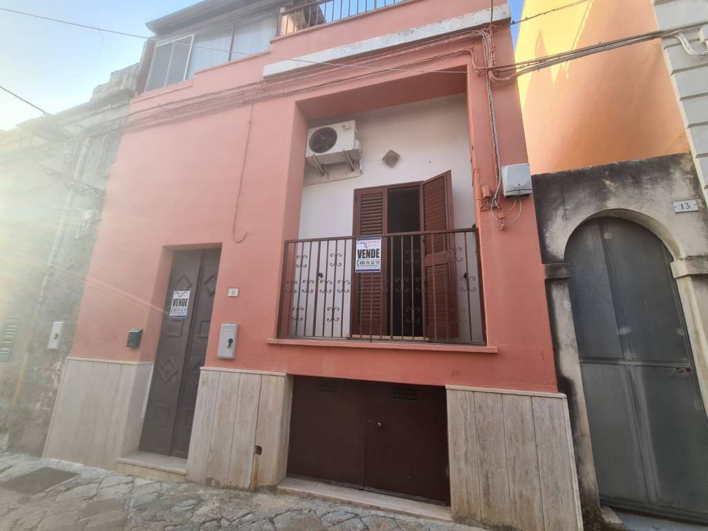 Casa Indipendente in vendita a Casarano via Pellegrino