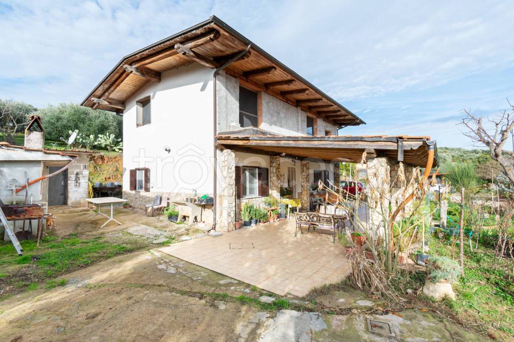 Villa in vendita a Palombara Sabina strada della Sabellata, 15