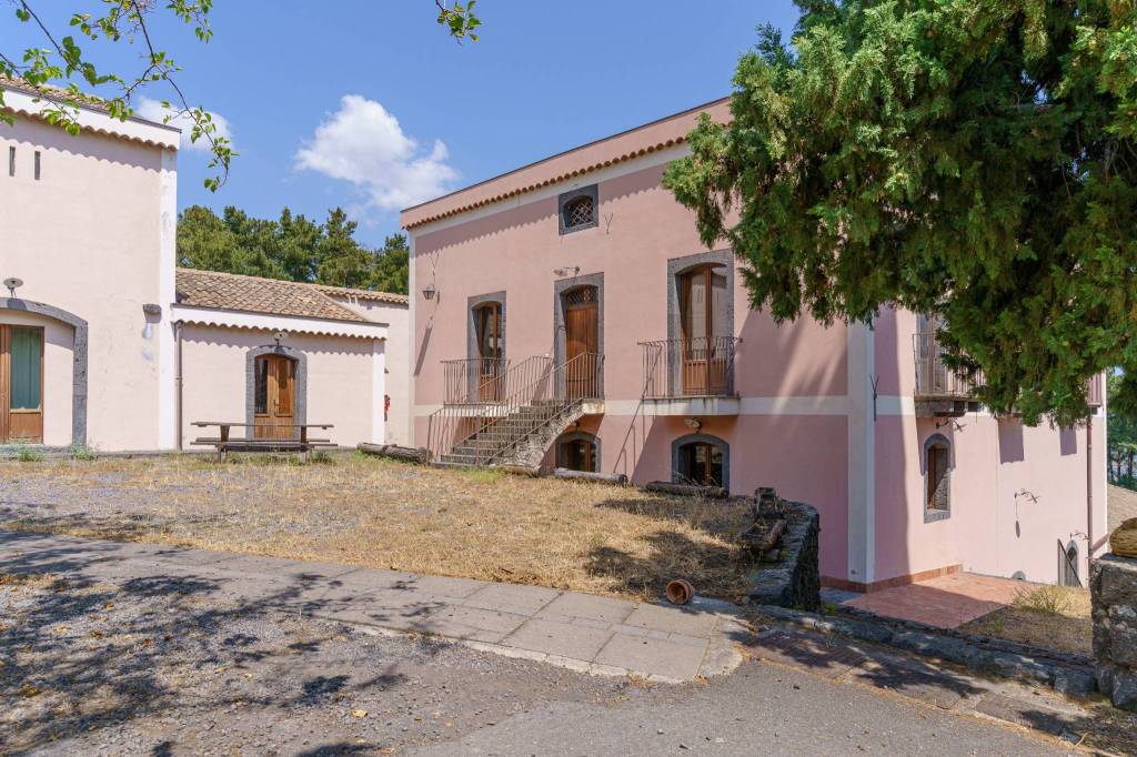 Appartamento in vendita a Castiglione di Sicilia via Guardiola, 28