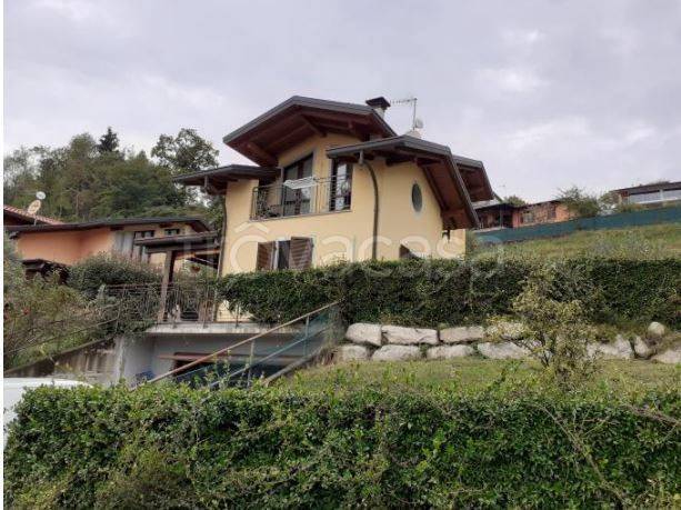 Villa all'asta a Laveno-Mombello via Marino, 31