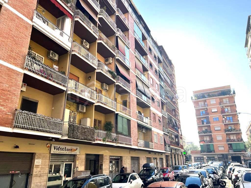 Appartamento in vendita a Roma via Roviano, 24