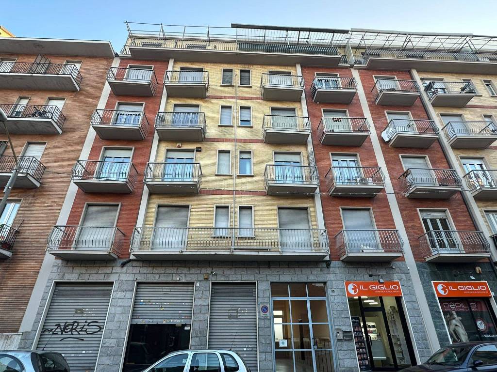 Negozio in affitto a Torino via Bernardino Luini, 59