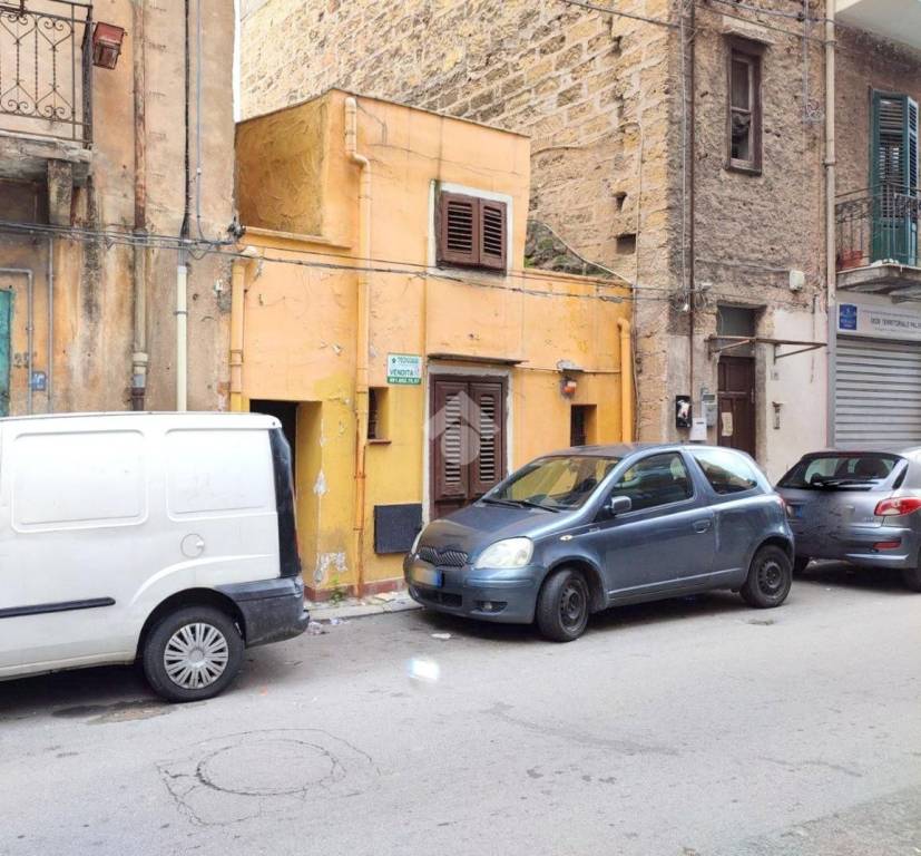 Appartamento in vendita a Palermo via Ruggerone da Palermo