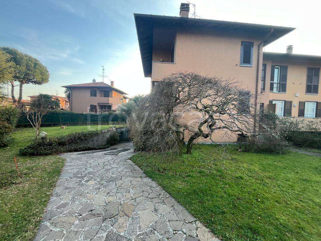Villa Bifamiliare in vendita a Lentate sul Seveso via Monte Grappa, 40