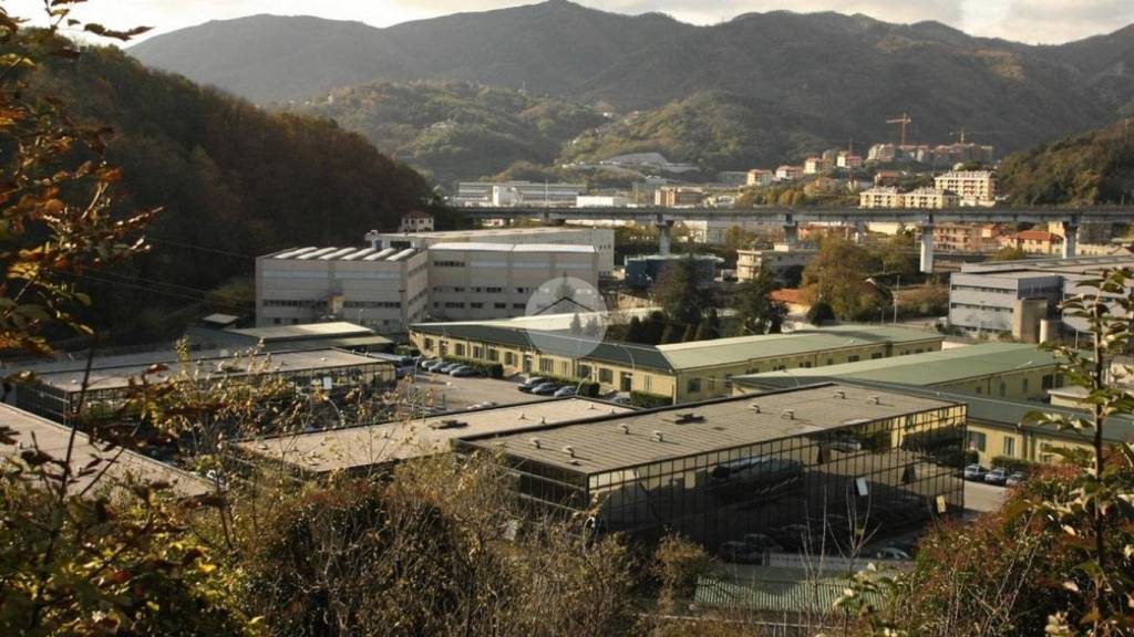 Capannone Industriale in vendita a Genova industriale Via Degli Artigiani, 1