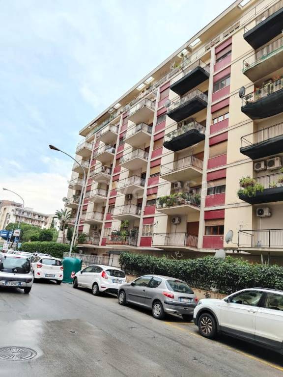 Appartamento in vendita a Palermo via Serradifalco, 252
