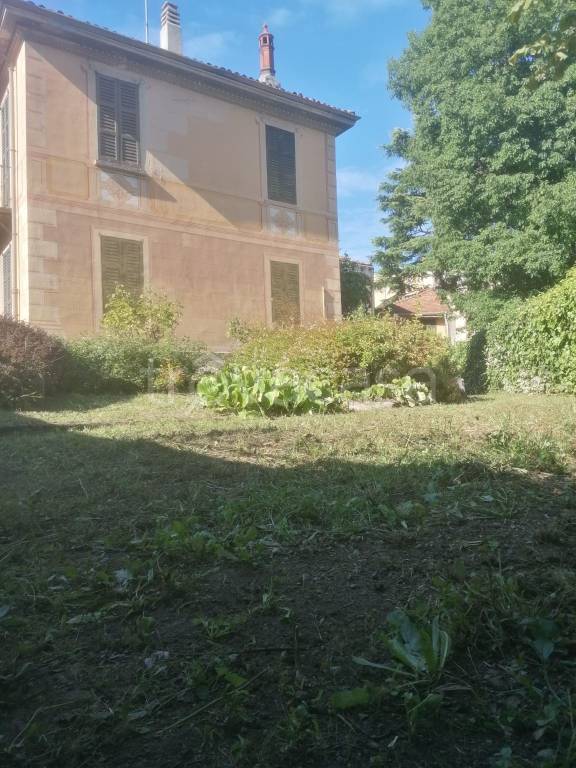 Villa in in vendita da privato a Erba via Alessandro Volta, 31