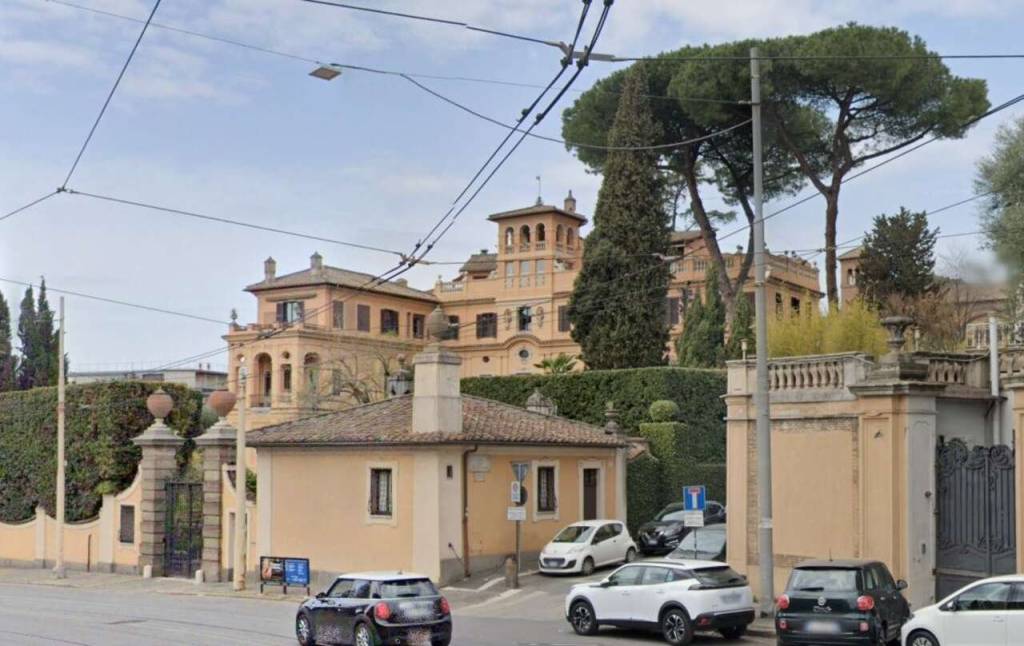 Appartamento in vendita a Roma via dei Tre Orologi ,