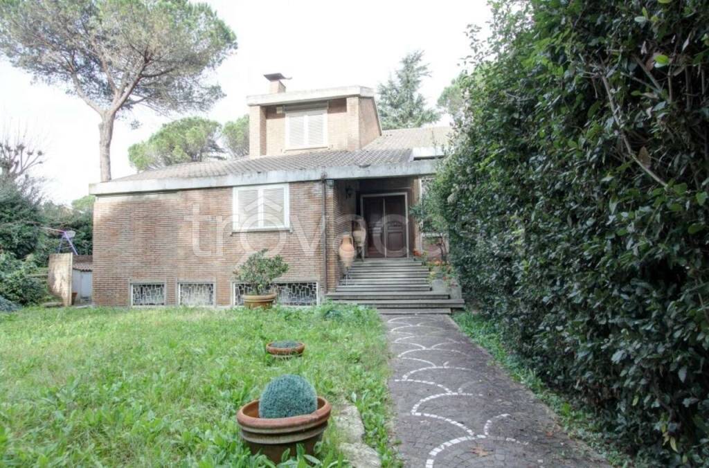Villa in vendita a Roma via Cassia 300 ,