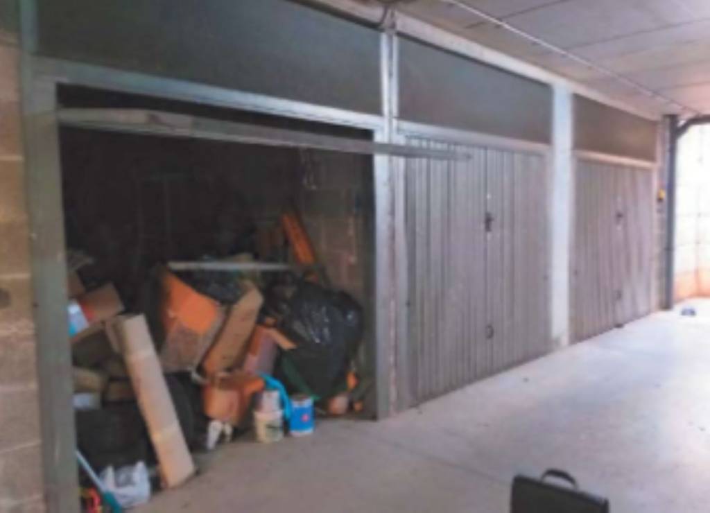 Garage in vendita a Pomezia viale delle Arti, 5