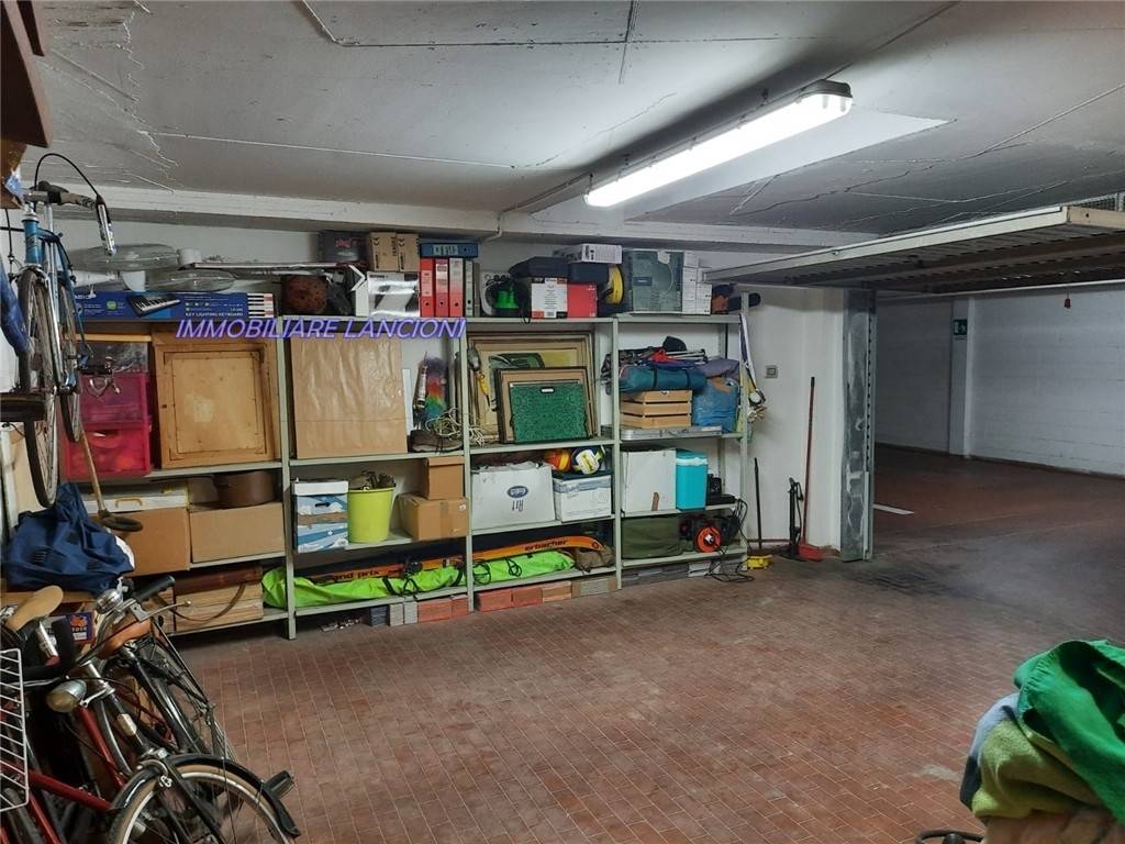 Garage in vendita a Scandicci