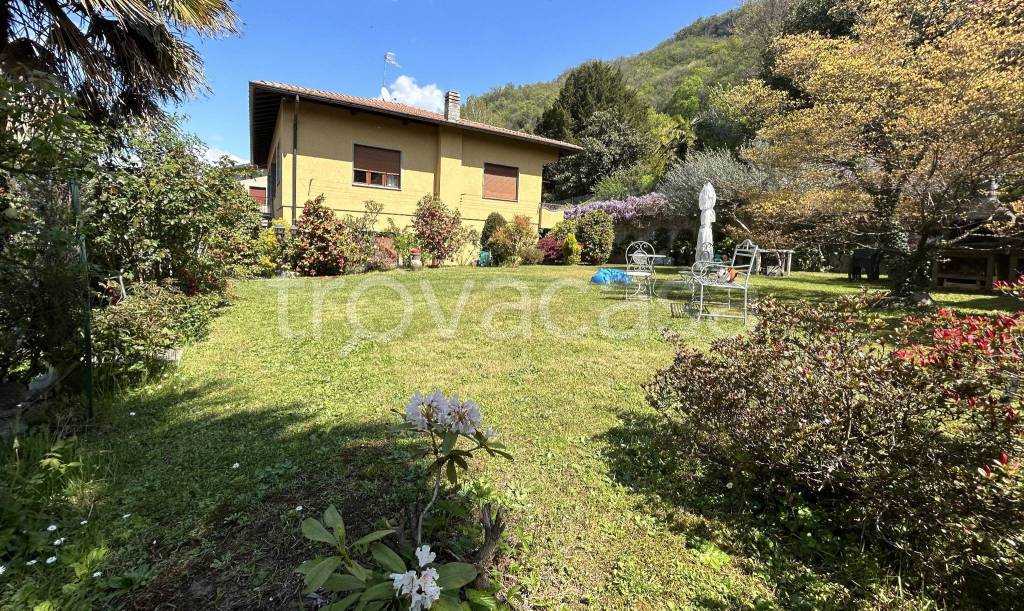 Villa Bifamiliare in vendita ad Arcisate via 24 Maggio