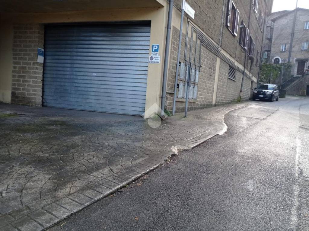 Garage in vendita a Montelanico via giuseppe garibaldi