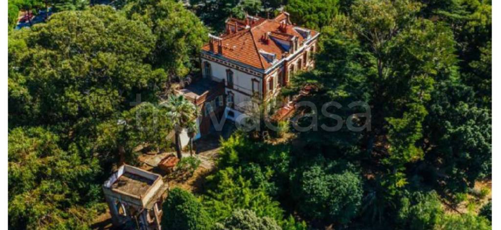 Villa in vendita a Taggia via Papa Giovanni XXIII