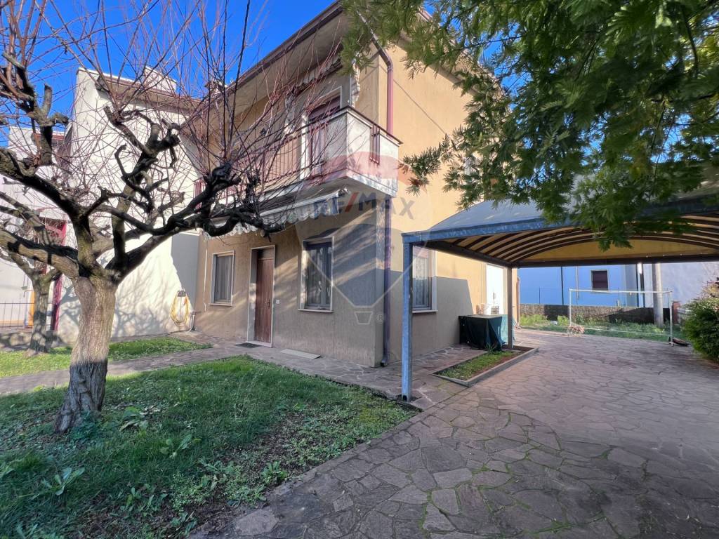 Villa a Schiera in vendita a Castel Goffredo via Indipendenza, 25