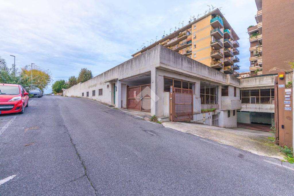 Garage in vendita a Guidonia Montecelio via Aleardo Aleardi, 8