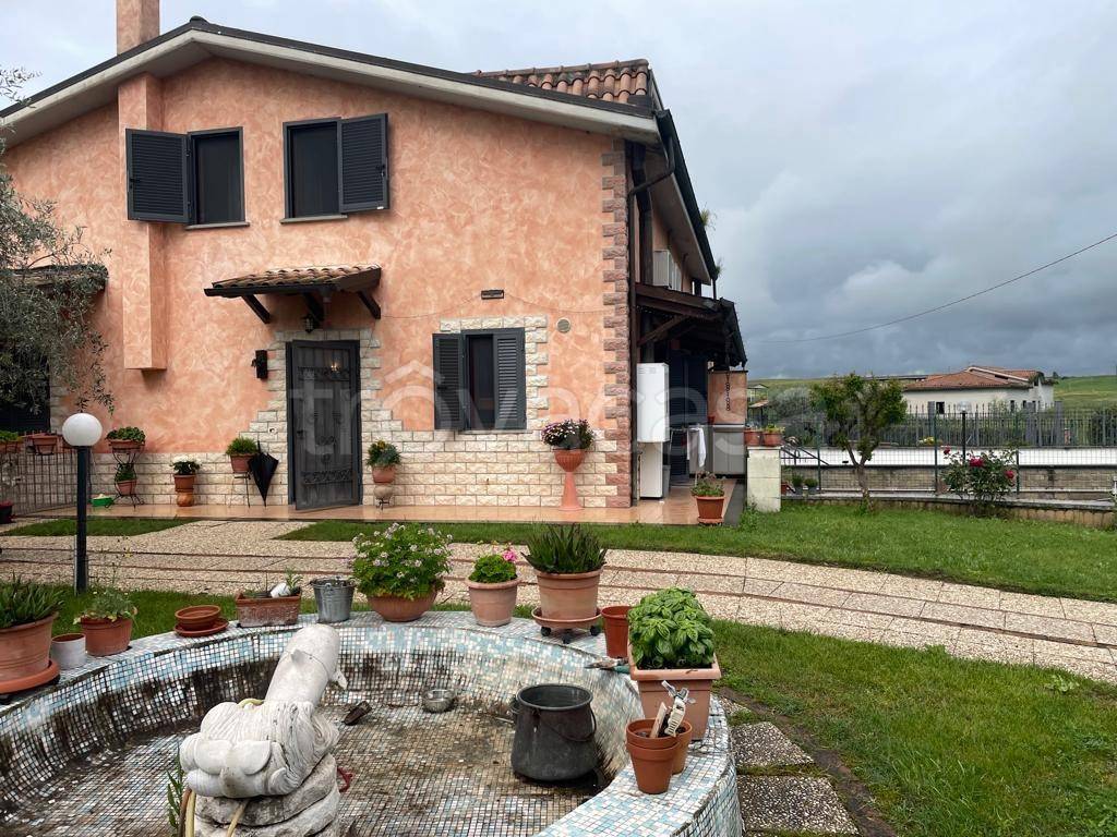 Villa Bifamiliare in vendita a Capena via Tiberina, 34B