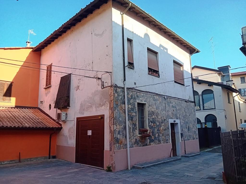Villa in vendita a Vigevano via Benedetto Cairoli, 15