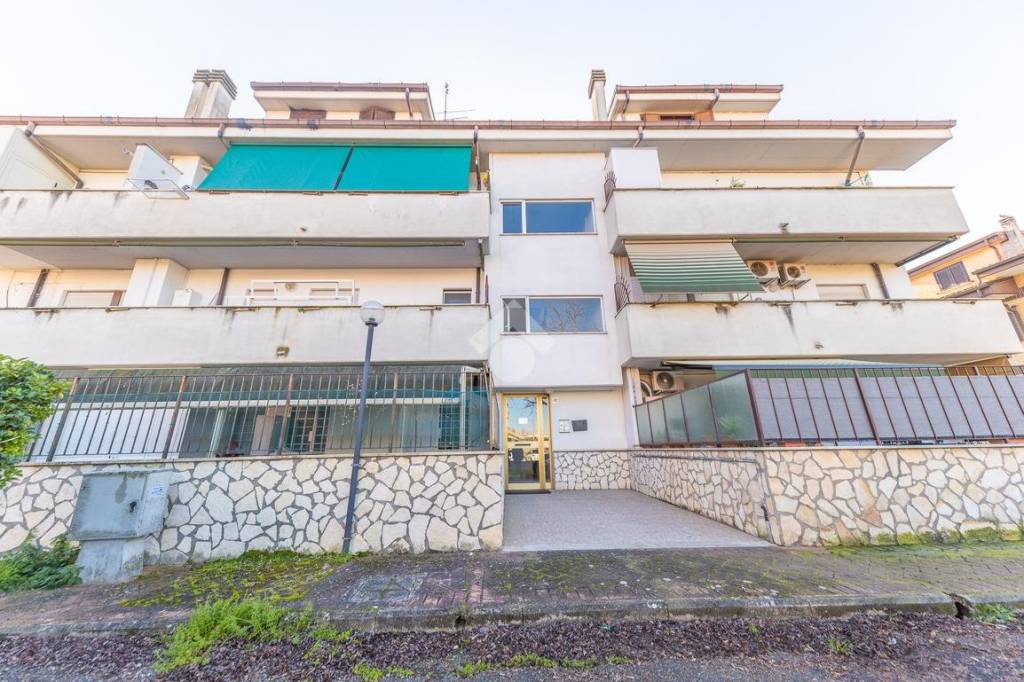 Appartamento in vendita a Guidonia Montecelio via Domenico Luparelli, 10
