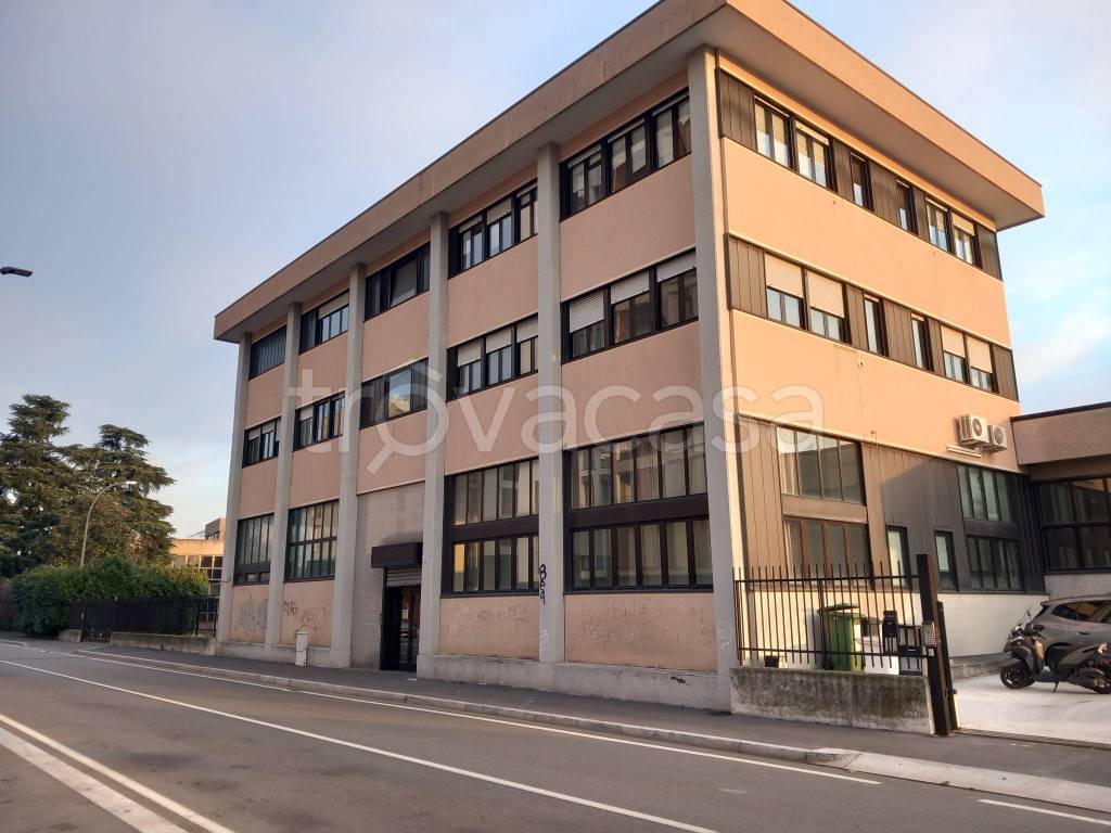 Appartamento in vendita a Milano via Ernesto Teodoro Moneta, 43