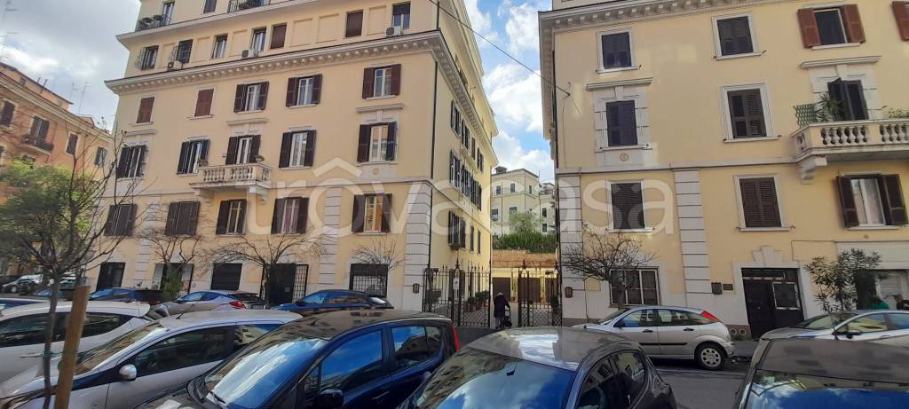 Appartamento in vendita a Roma via Udine
