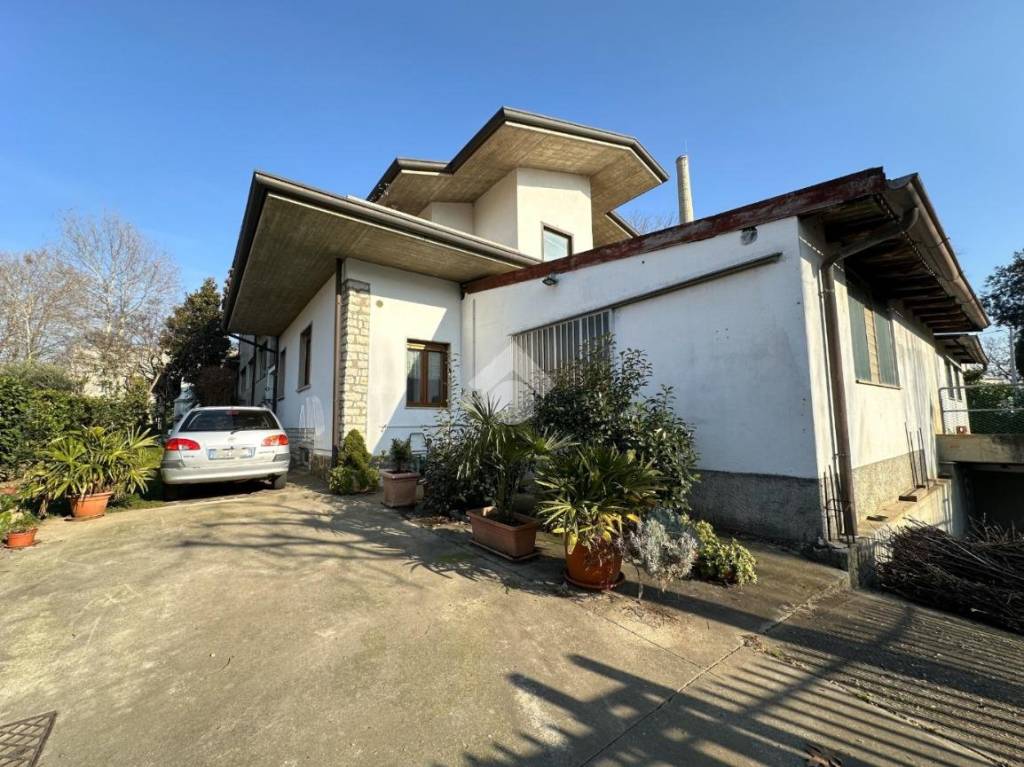 Villa in vendita a Scanzorosciate via c. A. Dalla Chiesa, 9