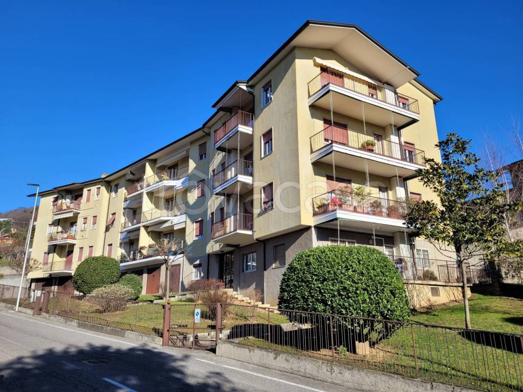 Appartamento in vendita ad Alzano Lombardo via Belvedere, 8
