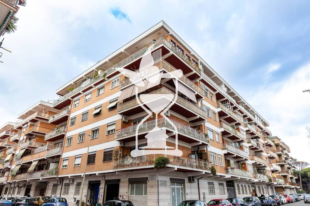 Appartamento in vendita a Roma via delle Canarie, 70