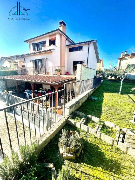 Villa in vendita a Fara in Sabina viale dell unita d italia, snc