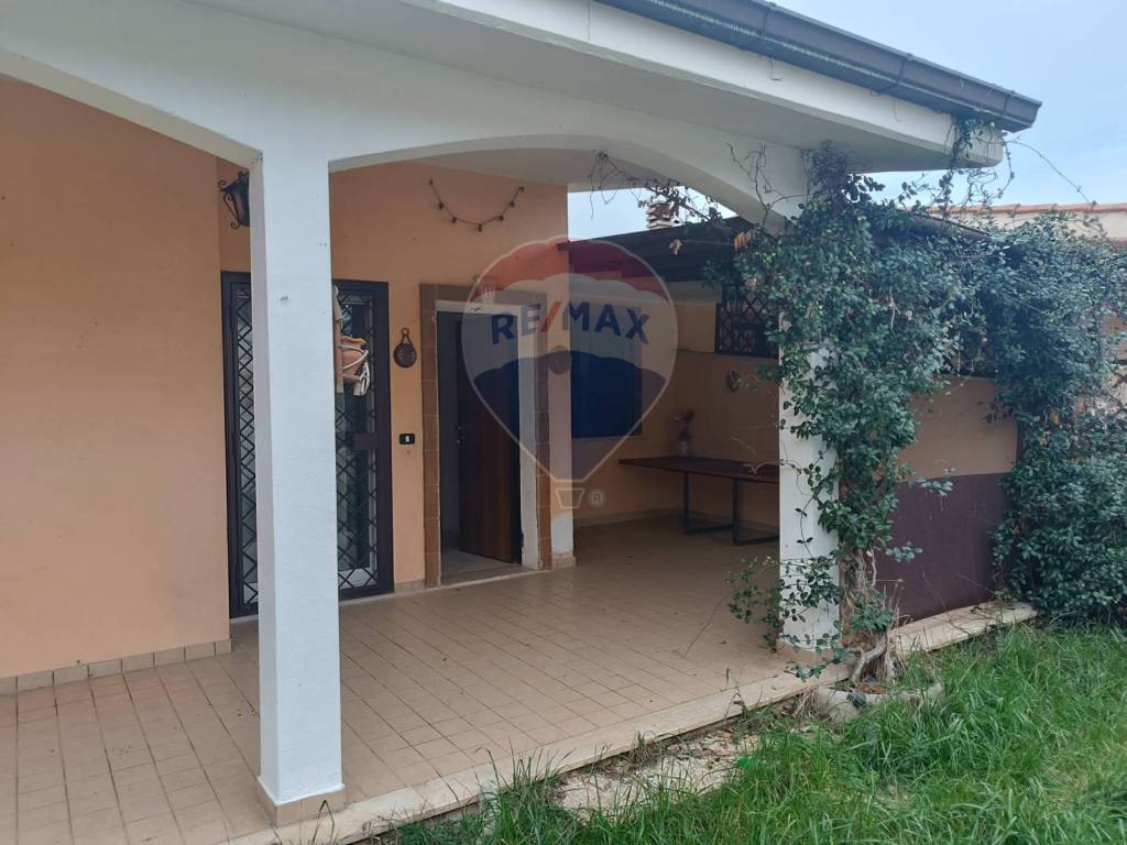 Casa Indipendente in vendita ad Ardea via Tanaro, 30/g