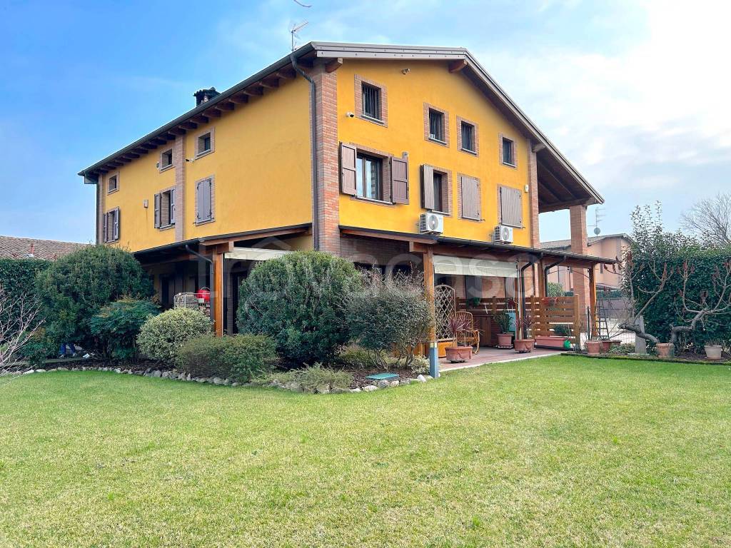 Villa a Schiera in vendita a Felino via Boccette