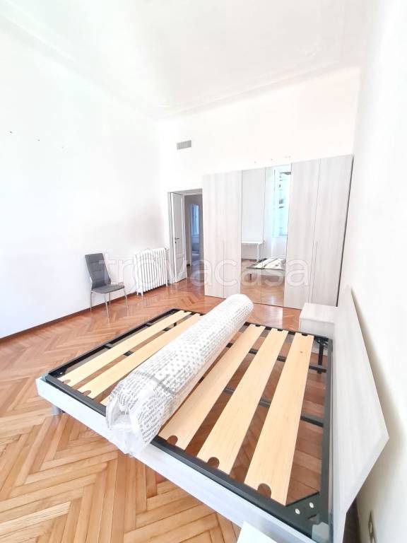 Appartamento in affitto a Milano via Spartaco, 38