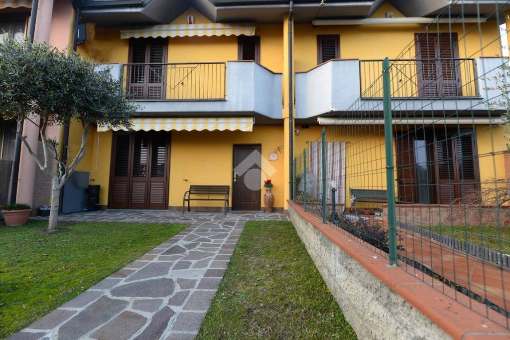 Villa a Schiera in vendita a Zelo Buon Persico viale Repubblica, 55