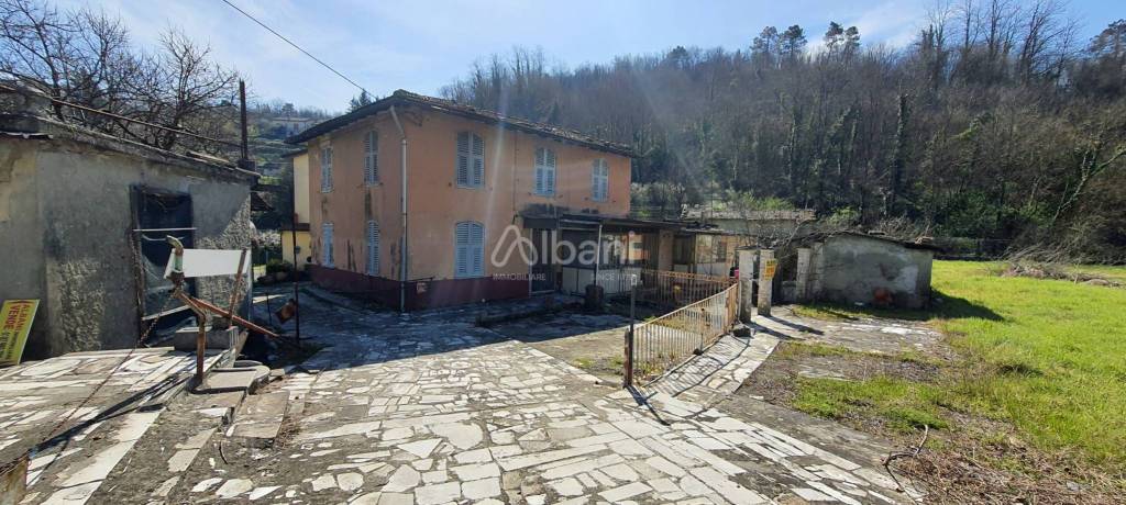 Villa Bifamiliare in vendita a Vezzano Ligure