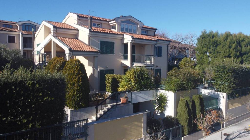 Villa Bifamiliare in vendita a Recanati via Pintura del Braccio, 5/f