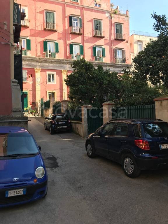 Magazzino in affitto a Napoli piazzetta San Carlo alle Mortelle, 7