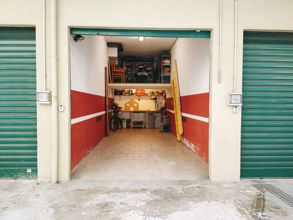 Garage in vendita a Torino via Valentino Carrera, 2