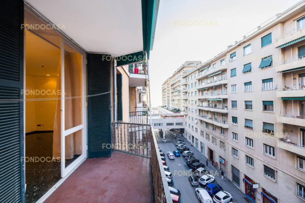 Appartamento in vendita a Genova via Eugenio Baroni
