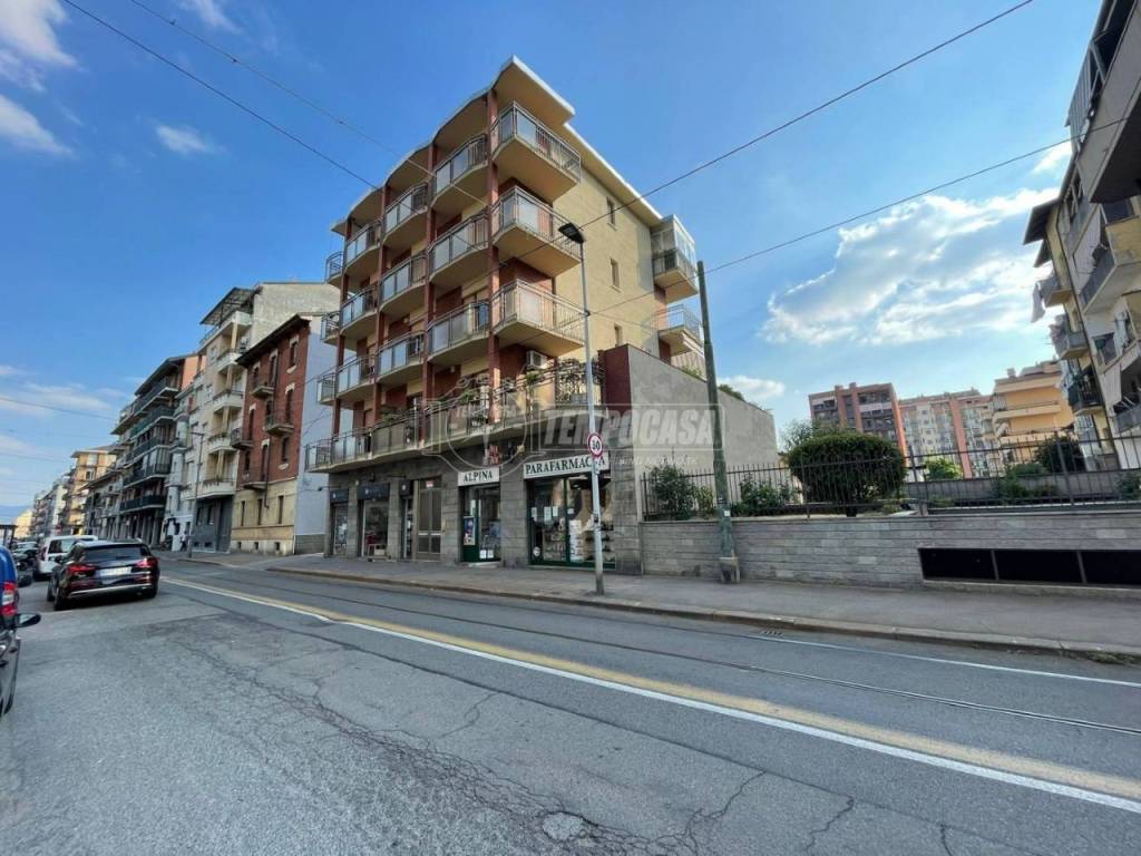 Appartamento in vendita a Torino via venaria 63