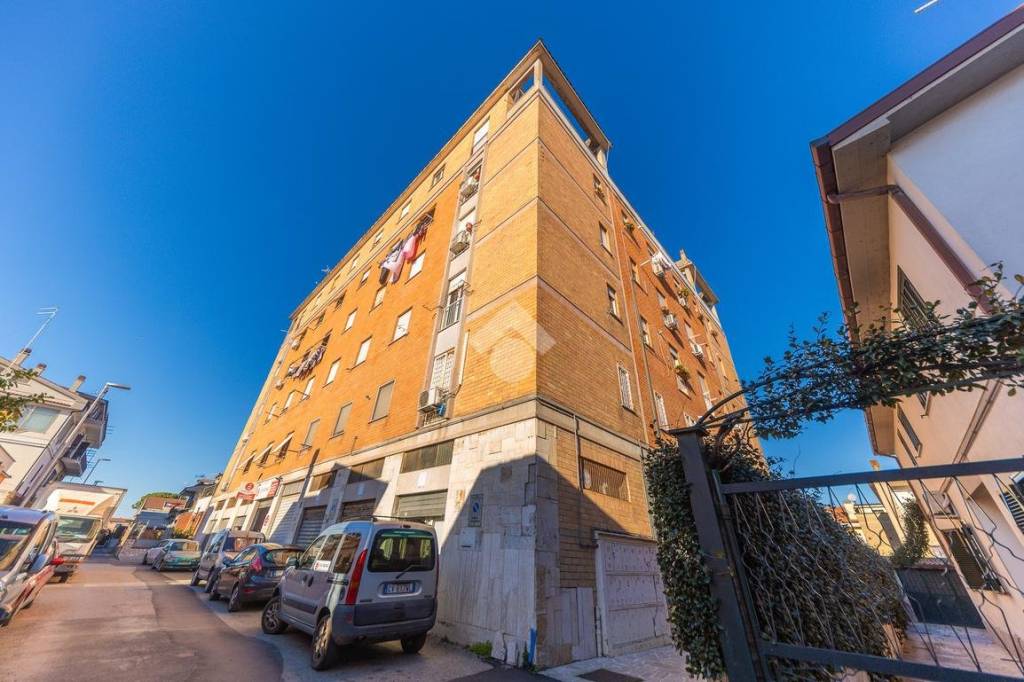 Appartamento in vendita a Guidonia Montecelio via Federico Torre, 6