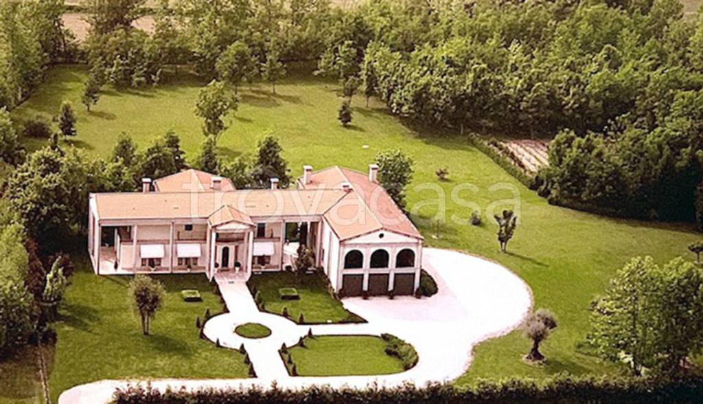 Villa in vendita a Legnaro via Romea, 41/a