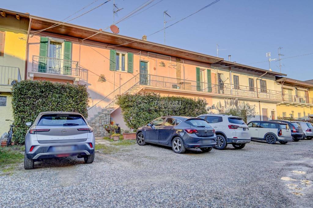 Appartamento in vendita a Cardano al Campo via Papa Giovanni XXIII 116