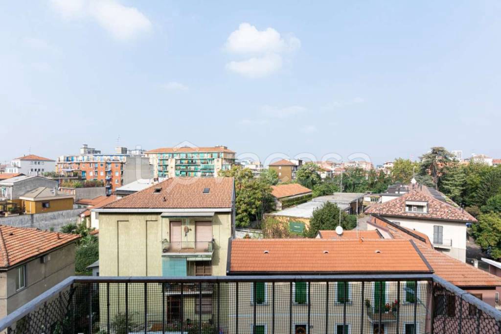 Appartamento in vendita a Milano via Paruta 76