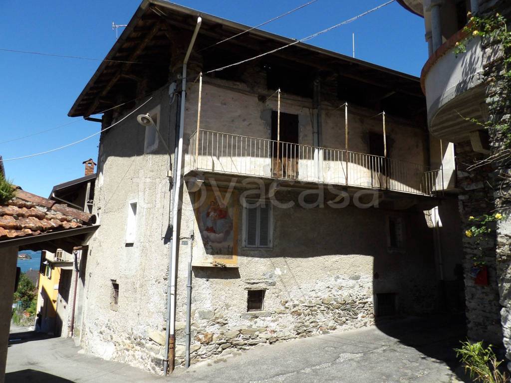 Casa Indipendente in vendita a Stresa via Raffaello Sanzio