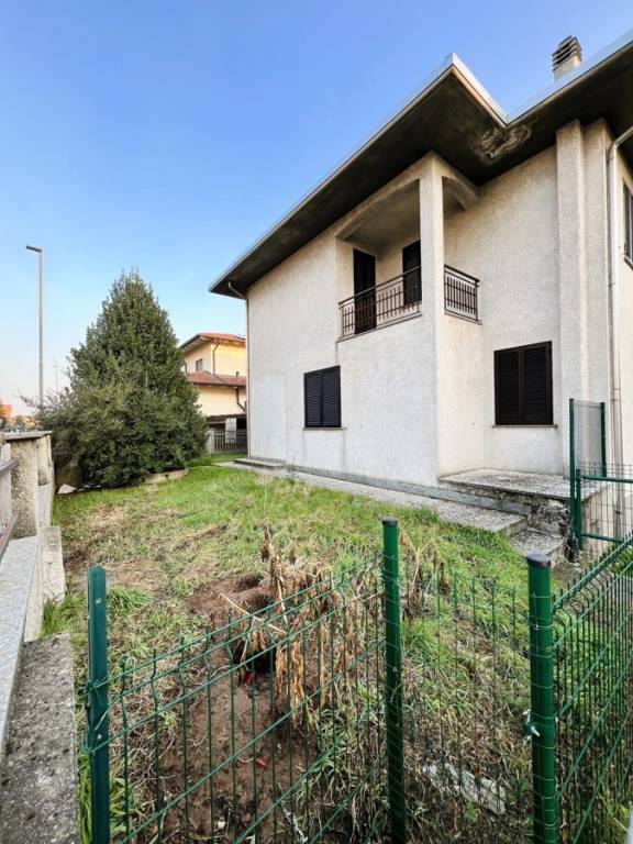 Villa Bifamiliare in vendita a Origgio
